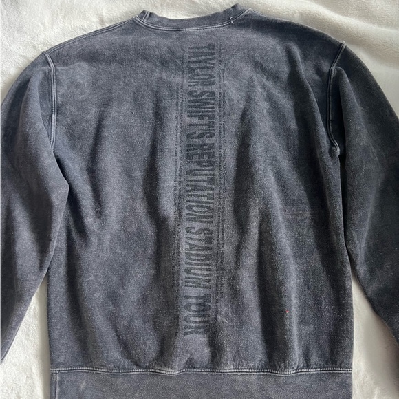 Taylor Swift Authentic Reputation Stadium Tour Sweatshirt - Picture 4 of 5